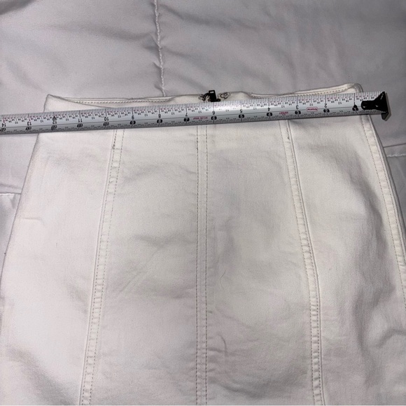 Free People Femme White Denim Mini Skirt Size 2 - Picture 9 of 9